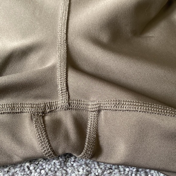 Alo | Airlift High Waist Leggings in Olive Branch - Picture 3 of 4